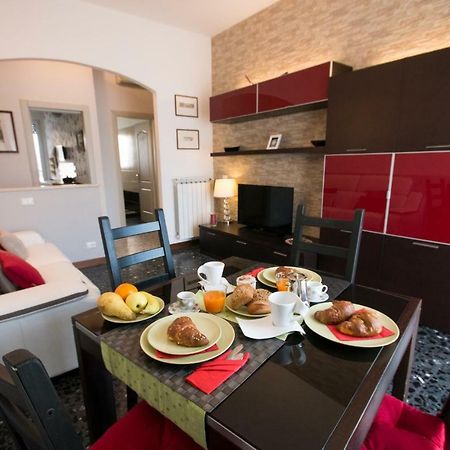 A Casa Di Simone A Viareggio Apartment Bagian luar foto