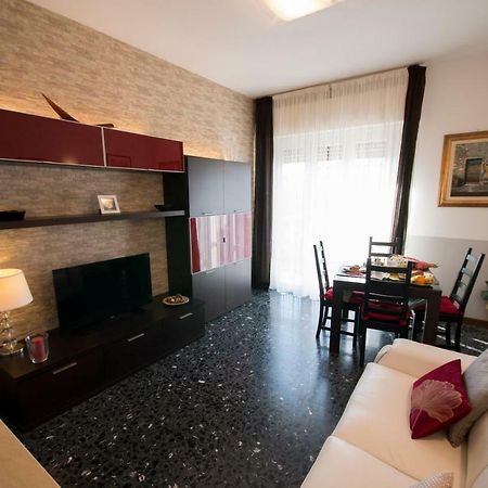 A Casa Di Simone A Viareggio Apartment Bagian luar foto