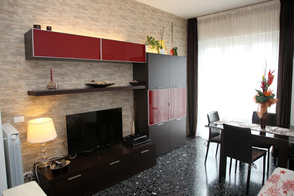 A Casa Di Simone A Viareggio Apartment Bagian luar foto