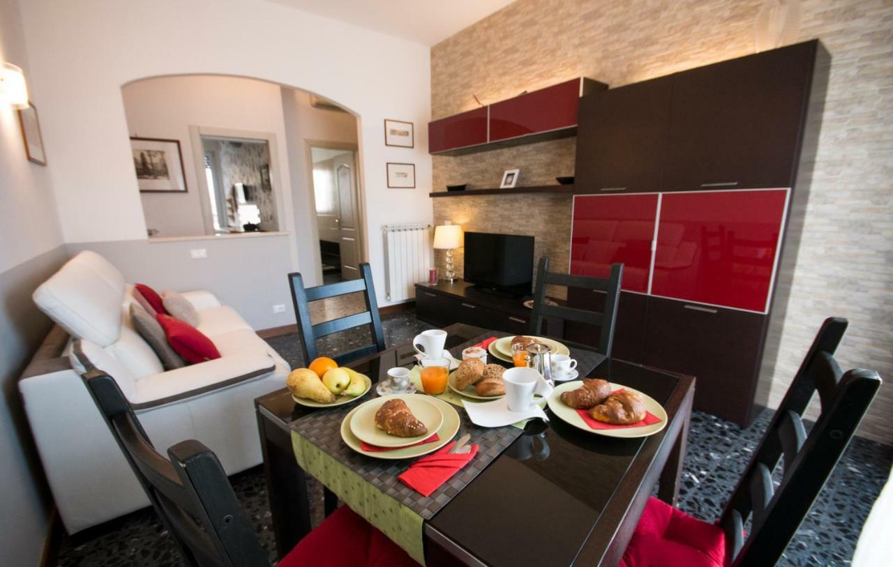 A Casa Di Simone A Viareggio Apartment Bagian luar foto
