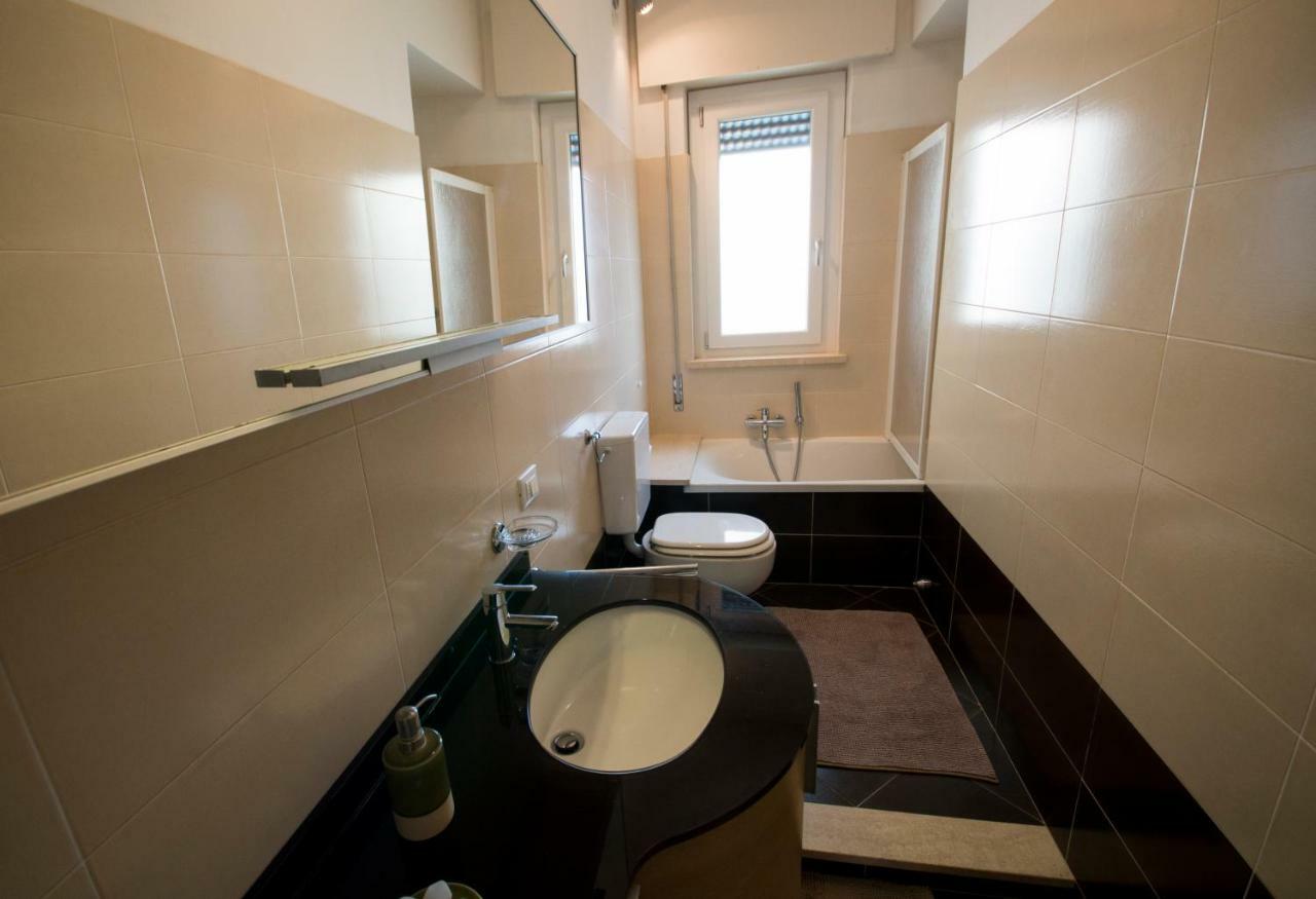 A Casa Di Simone A Viareggio Apartment Bagian luar foto