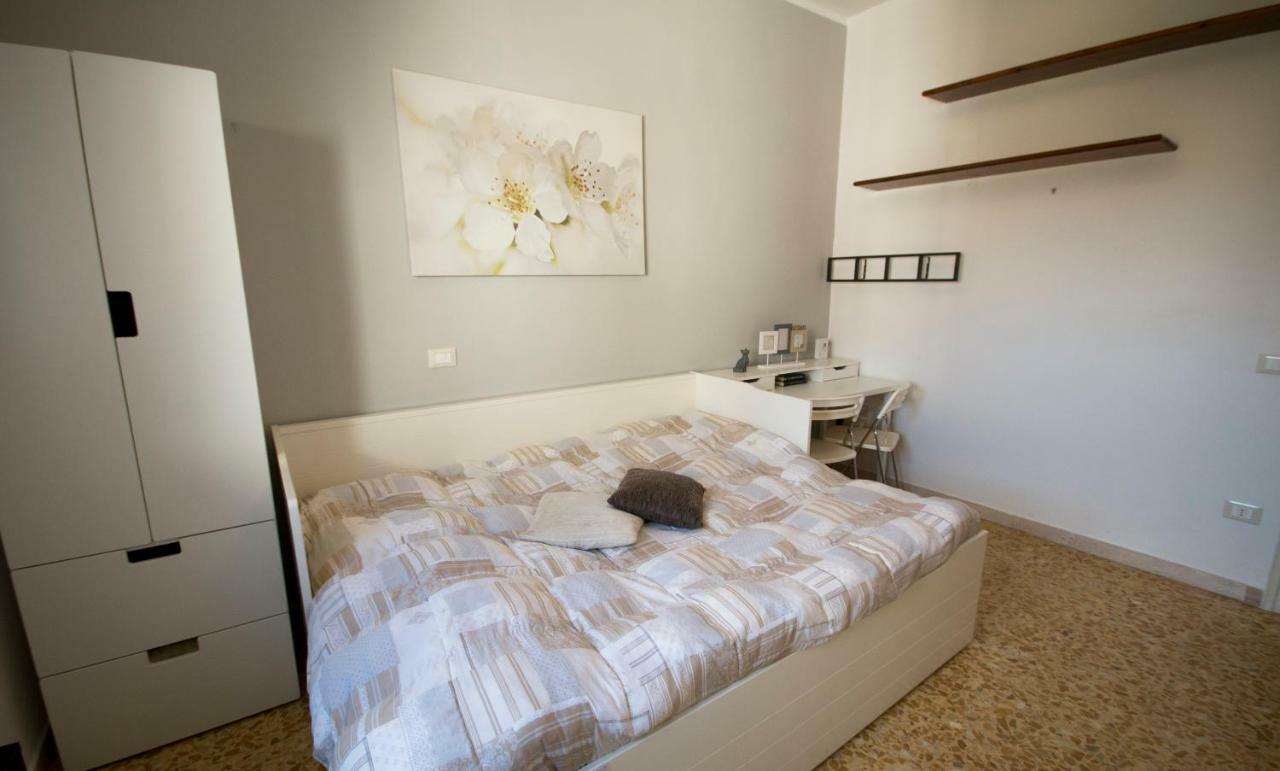 A Casa Di Simone A Viareggio Apartment Bagian luar foto
